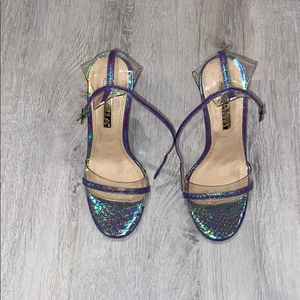 Metallic heels!😍😍